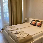 Blue Lagoon Seafront Апартаменты