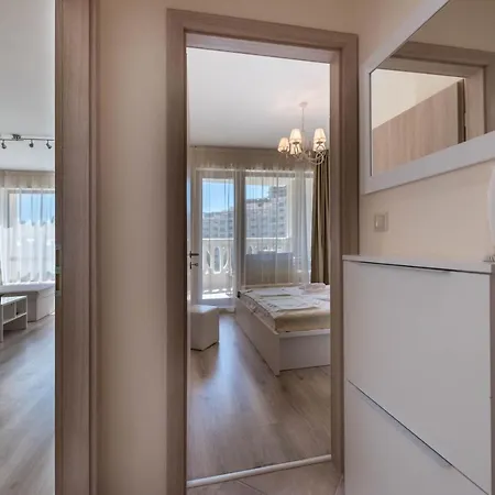 Blue Lagoon Seafront * فارنا