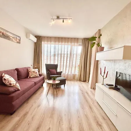 Blue Lagoon Seafront شقة