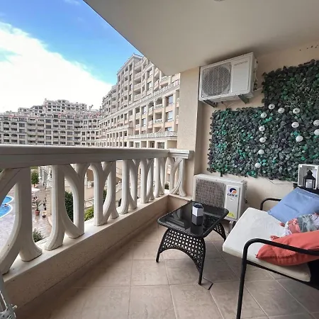 Blue Lagoon Seafront شقة *