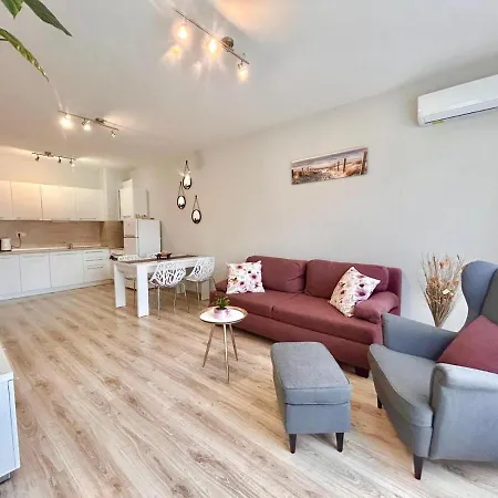 شقة Blue Lagoon Seafront فارنا