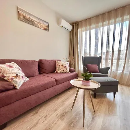 Blue Lagoon Seafront شقة