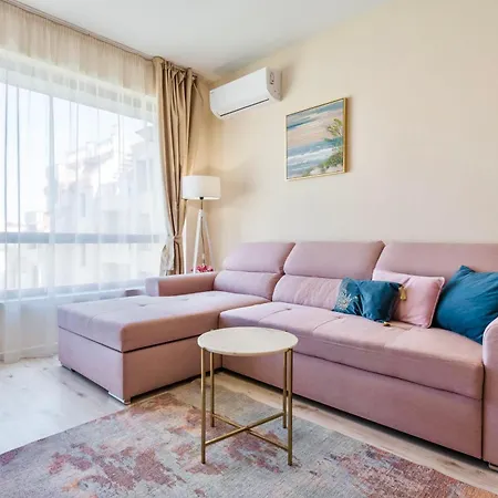 Blue Lagoon Seafront * فارنا