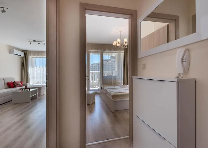 Blue Lagoon Seafront * וארנה