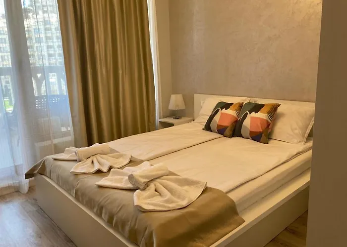 Blue Lagoon Seafront * וארנה