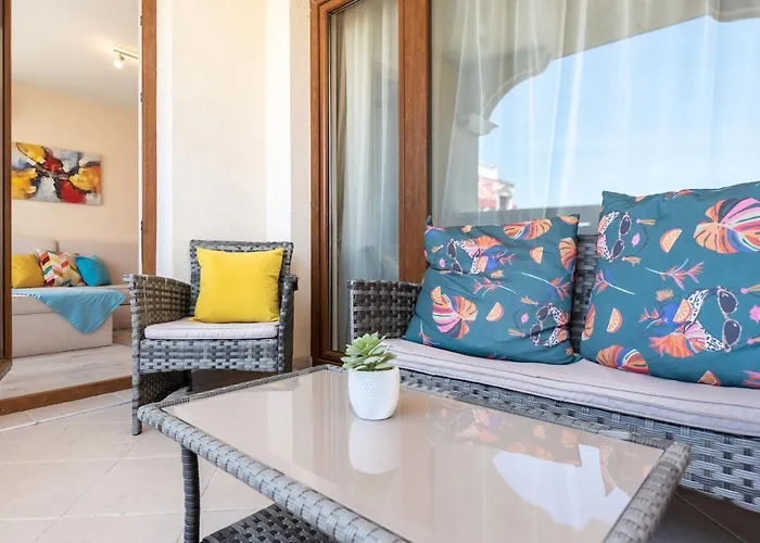 Blue Lagoon Seafront דירה *