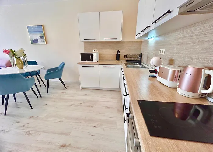 Blue Lagoon Seafront * וארנה